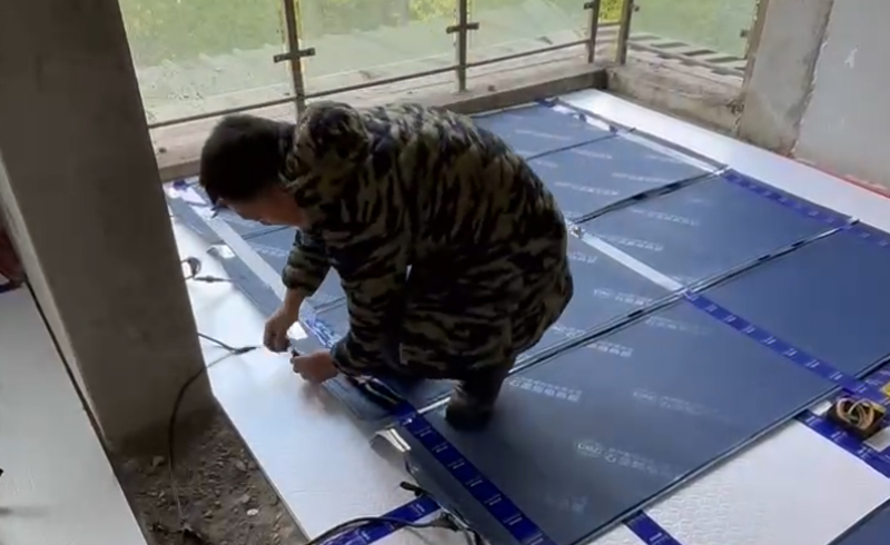 烯材石墨烯电地暖-绵阳泉水湾·荣华山庄安装工地4