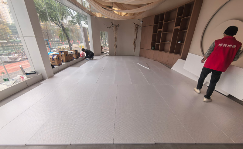 烯材石墨烯电地暖-成都颂钵中心安装工地1