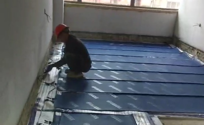 烯材石墨烯电地暖-贵州六盘水钟山高铁综合楼安装工地5